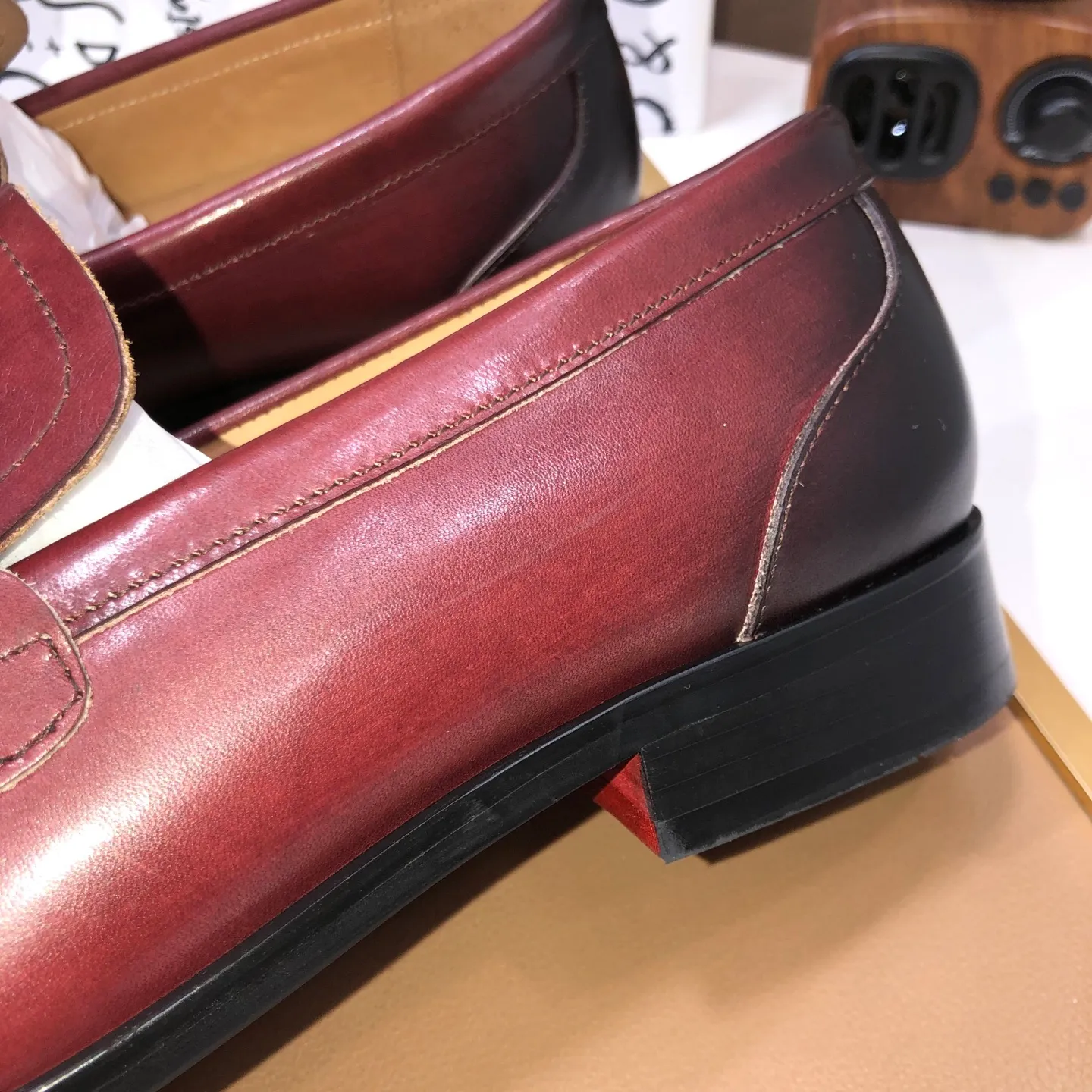 Ex-factory price 500💰DG top quality🔍🔍men's new leather shoes🚹Sold simultaneously at counters⚠Shoe uppers are imported cowhide from Italy, fully imported cowhide lining, imported accessories💪💪, completely 1⃣️ to 1⃣️replica🇮🇹 💪💪, ⚠Sole: The original sole is specially provided by the original factory, the exclusive movable molded sole is super comfortable, ⚠The original factory follows the order, 🔍🔍high quality, you can enter and exit the counter at will, welcome to compare ⚠Number of sizes: 38-44 (45 customized)